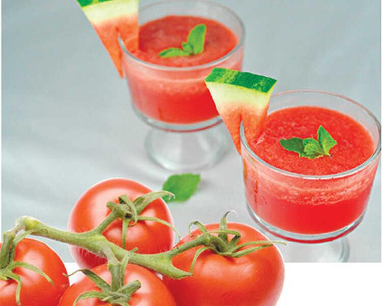 Công thức nước ép cà chua không chỉ đơn giản mà còn vô cùng bổ dưỡng, lý tưởng cho những bữa sáng đầy năng lượng của cả gia đình.