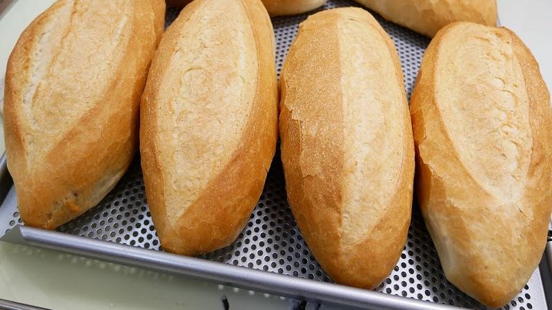 Khám phá công thức làm bánh mì đặc ruột giòn rụm, thơm phức ngay tại nhà với những bước cực kỳ đơn giản mà vẫn mang lại kết quả tuyệt vời.