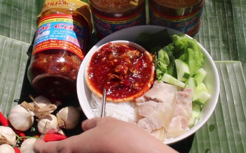 Khám phá cách chế biến mắm cá rò, một đặc sản nổi bật của xứ Huế, mang đến hương vị đậm đà dễ làm, nhưng lại đầy ấn tượng với sự kết hợp tuyệt vời của các gia vị truyền thống.