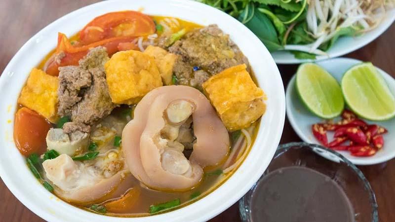 Khám phá 10 quán bún riêu ngon, giá phải chăng và không gian sạch sẽ tại quận Tân Phú, nơi bạn có thể thỏa mãn đam mê ẩm thực mà không lo về giá.