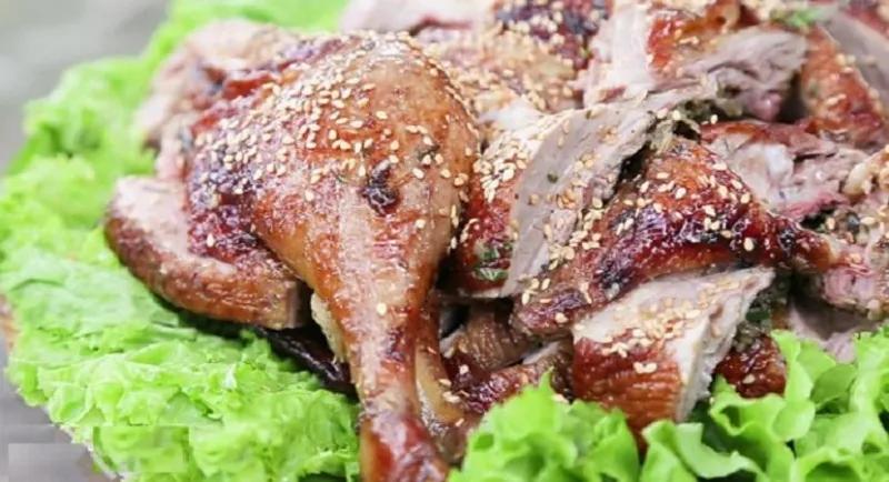 Khám phá ngay cách chế biến vịt nướng lá mắc mật thơm ngon, chuẩn vị như tại các quán ăn nổi tiếng