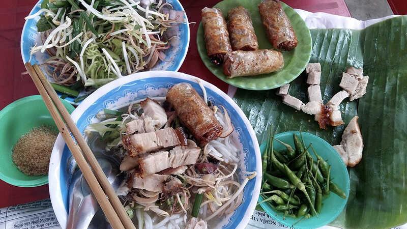 Trà Vinh không chỉ thu hút du khách bởi vẻ đẹp thiên nhiên mà còn làm say lòng thực khách với những món ăn đặc sản vô cùng hấp dẫn, bạn không thể bỏ qua khi đến đây.