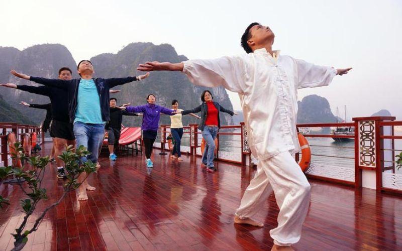 Thái cực quyền là một bộ môn võ nổi tiếng không chỉ vì khả năng cải thiện sức khỏe mà còn vì những lợi ích tuyệt vời mà nó mang lại cho cơ thể và tâm trí. Cùng khám phá 11 lợi ích sức khỏe khi tập luyện thái cực quyền.