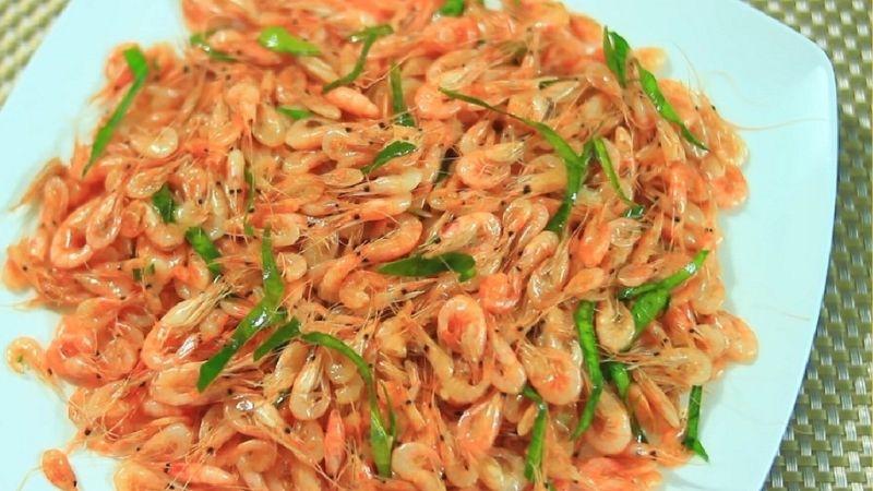 Món tôm đồng rang đơn giản nhưng đầy hấp dẫn, khiến bữa cơm của bạn trở nên thú vị và đậm đà hương vị quê hương.