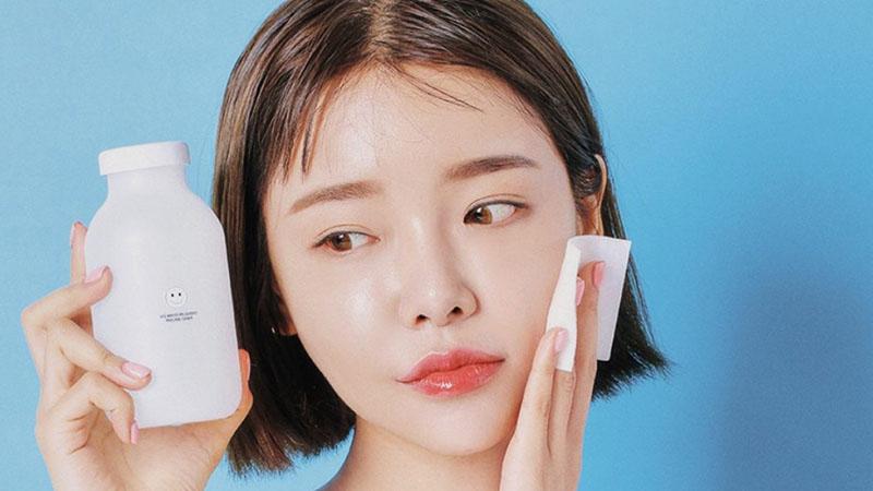 Khám phá cách đắp mặt nạ giấy đúng chuẩn để dưỡng chất thẩm thấu sâu vào da, mang lại làn da mịn màng và căng tràn sức sống