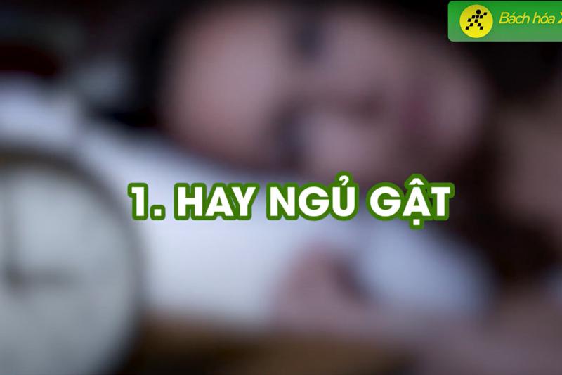 Thiếu ngủ nghiêm trọng có thể gây ảnh hưởng tiêu cực đến sức khỏe nếu không được cải thiện kịp thời. Để tránh tình trạng này, việc chăm sóc giấc ngủ là điều vô cùng quan trọng.