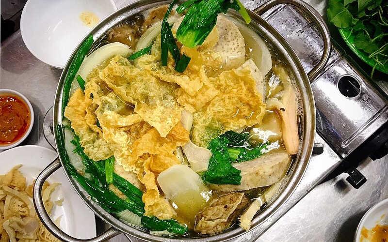 Khám phá những quán lẩu ngon, hấp dẫn và nổi bật nhất tại quận 10, nơi bạn sẽ được trải nghiệm hương vị đậm đà không thể quên.