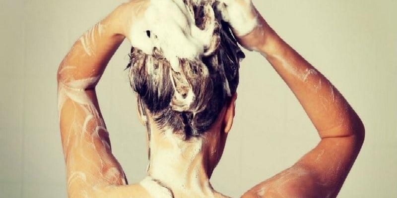 Vì sao dầu gội thảo dược là sự lựa chọn tuyệt vời?