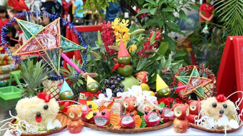 Khám phá 9 ý tưởng trang trí mâm cỗ Trung thu vừa đơn giản vừa tinh tế, tạo nên một không gian lễ hội đầy ấn tượng.
