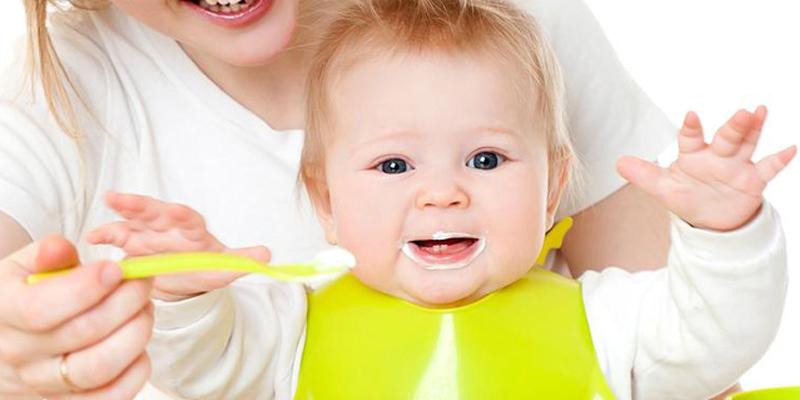 Liệu trẻ 6 tháng tuổi có thể ăn sữa chua hay không?