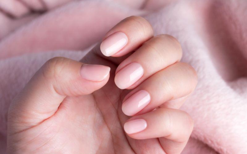 Khám phá 17 gam màu móng tay tuyệt vời cho làn da ngăm để nàng luôn tự tin tỏa sáng trong mùa Tết này.