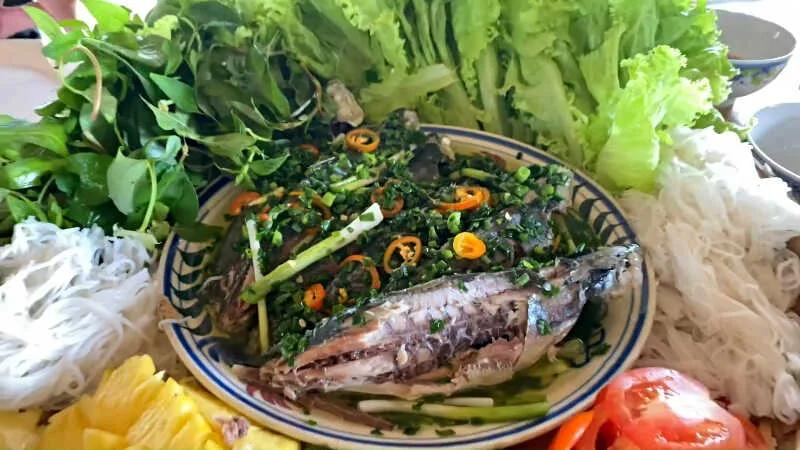 Khám phá ngay cách làm món cá sòng hấp mỡ hành kết hợp với bún tươi, hứa hẹn sẽ mang đến một trải nghiệm ẩm thực đầy hấp dẫn và ngon miệng.