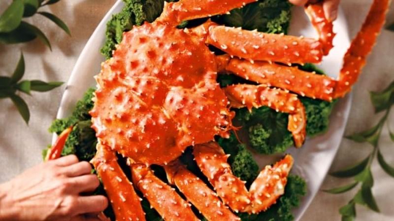 Khám phá cách chế biến món cua hoàng đế hấp bia sả, với phần thịt mềm ngọt và giữ trọn hương vị tươi ngon mà không bị khô.