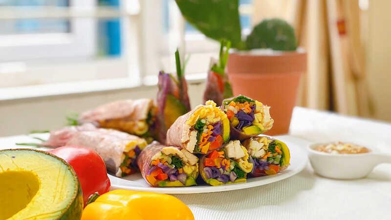 Khám phá cách chế biến bánh tráng gạo lứt cuộn ức gà vừa đẹp mắt lại cực kỳ bổ dưỡng, món ăn này chắc chắn sẽ khiến bạn phải say mê ngay từ lần thử đầu tiên.
