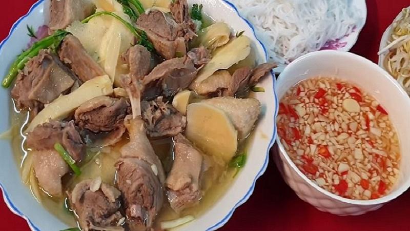 Khám phá ngay công thức làm lẩu vịt nấu măng thơm ngon, dễ thực hiện ngay tại nhà để thưởng thức hương vị độc đáo.