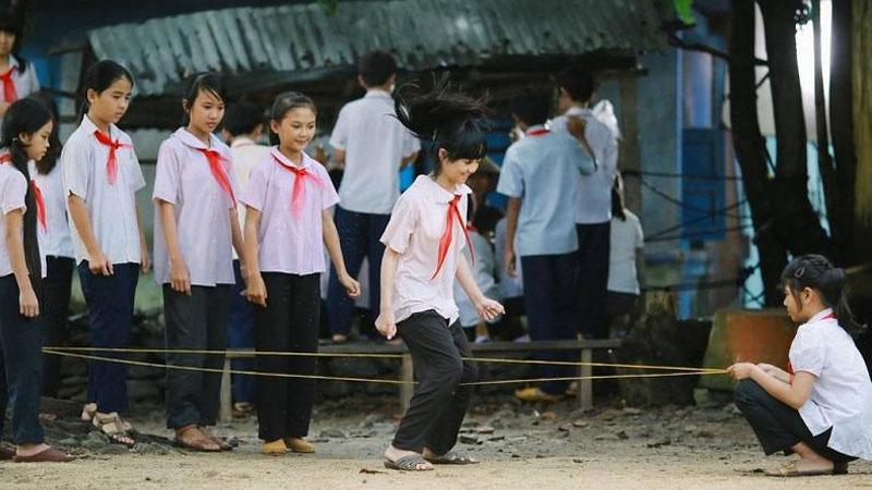 Khơi gợi lại những ký ức tươi đẹp với những trò chơi dân gian, những khoảnh khắc gắn bó với tuổi thơ của mỗi người.