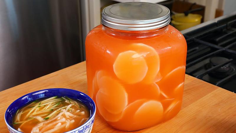 Khám phá cách làm kim chi củ cải cắt lát chua ngọt, cay nồng, mang đậm hương vị Hàn Quốc chuẩn chỉnh.