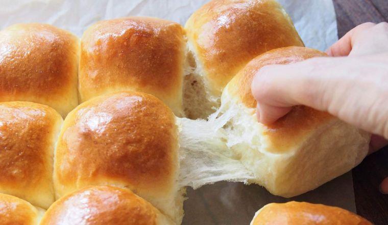 Khám phá 2 công thức làm bánh mì kem phô mai tuyệt vời, hương vị ngây ngất, dễ làm đến không ngờ.