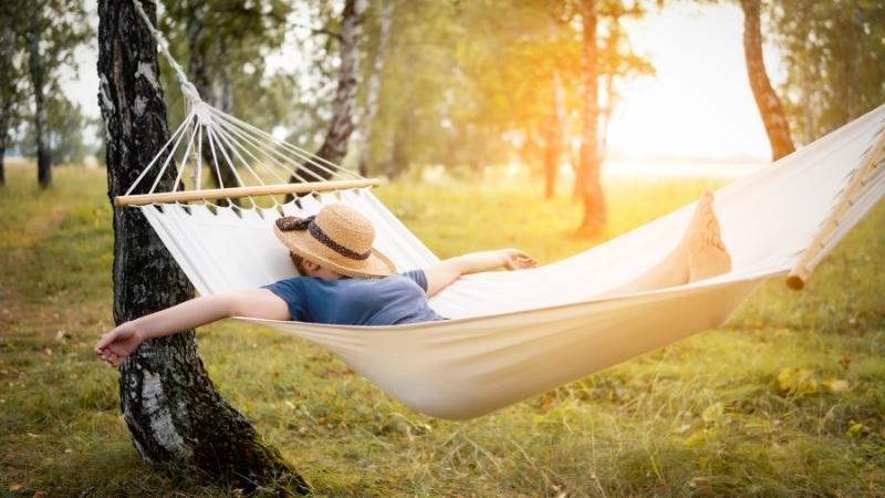 Ngủ võng liệu có thật sự tốt cho sức khỏe? Cùng tìm hiểu những ưu điểm và nhược điểm của việc ngủ võng để có cái nhìn đầy đủ hơn.