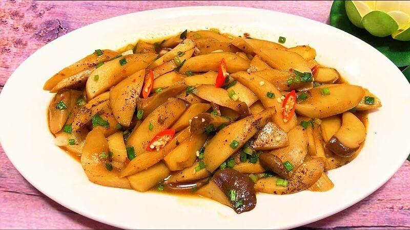 Khám phá cách chế biến nấm đùi gà kho tiêu thơm ngon, từ phiên bản chay đến mặn, dễ làm mà không kém phần hấp dẫn.