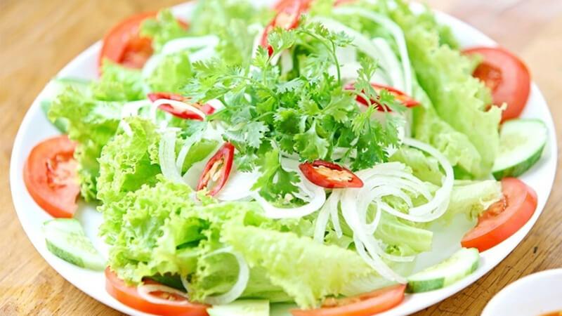 Hướng dẫn thực hiện món salad dầu giấm thơm ngon, bổ dưỡng và dễ làm ngay tại nhà.