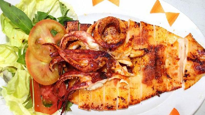 Khám phá 3 công thức ướp mực nướng với sa tế, chao, và gia vị Hàn Quốc, cho món ăn đậm đà hương vị khó quên.