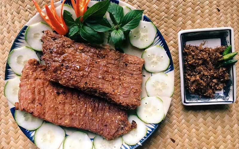 Muối kiến vàng có thể kết hợp với món ăn nào để mang lại hương vị hoàn hảo?