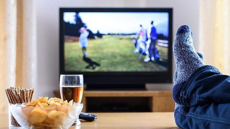 Những cách giúp bạn giảm mệt mỏi khi thức khuya xem bóng đá trong mùa World Cup.