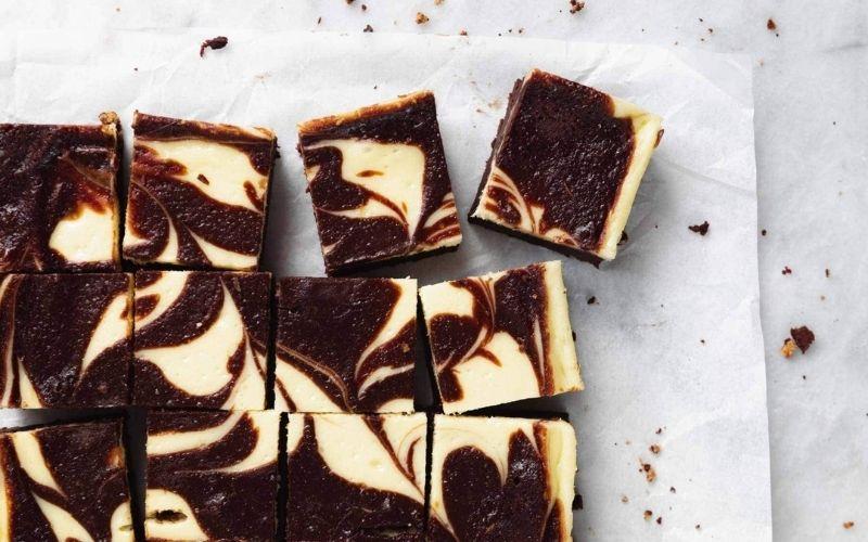Khám phá công thức làm bánh cheesecake brownies với lớp bánh mềm mịn, thơm ngon, không thể cưỡng lại.