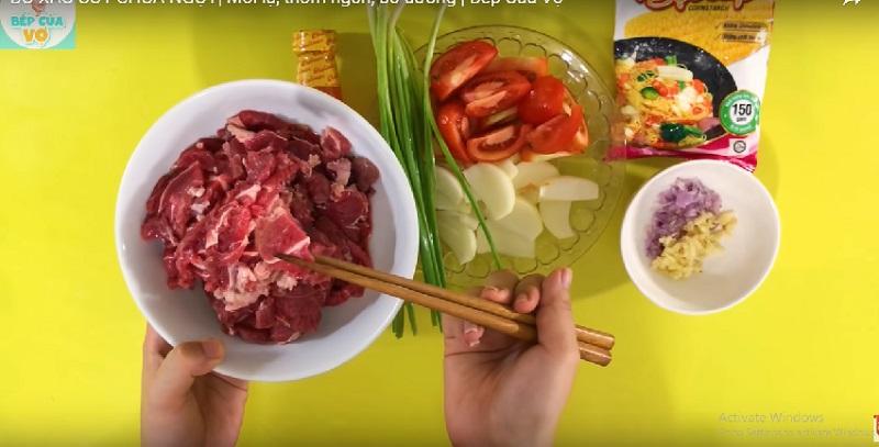 Chỉ trong 15 phút, bạn có thể chuẩn bị ngay món thịt bò xào cà chua vừa ngon miệng lại bổ dưỡng cho bữa cơm gia đình.
