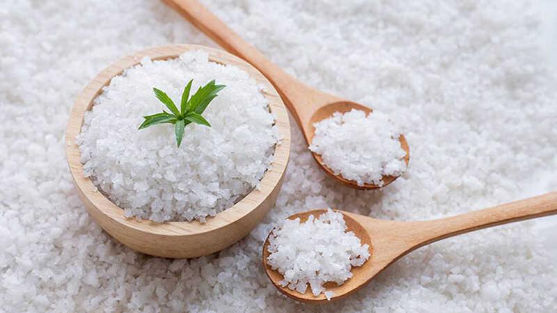 Rửa mặt bằng nước muối có thật sự mang lại hiệu quả cho làn da của bạn không?