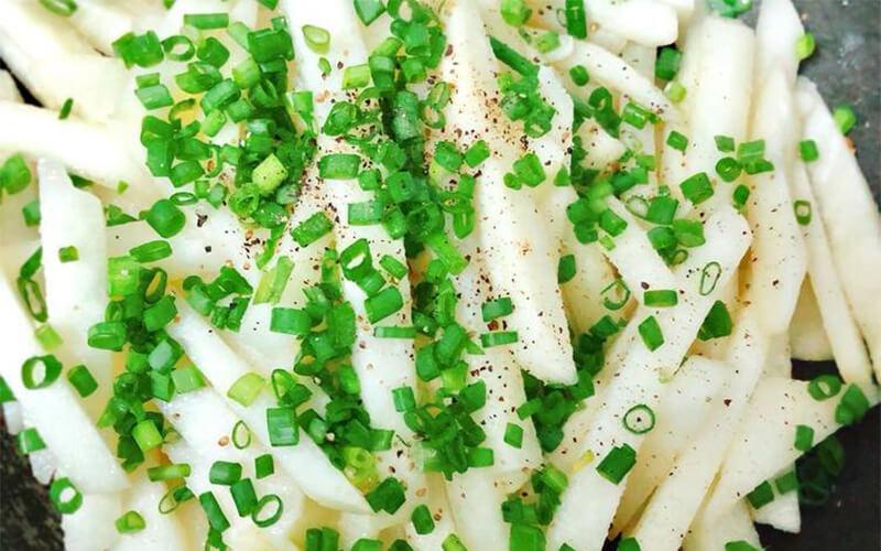 Khám phá 10 cách chế biến củ sắn xào thơm ngon, bổ dưỡng, mang đến những trải nghiệm ẩm thực vừa hấp dẫn vừa tốt cho sức khỏe.