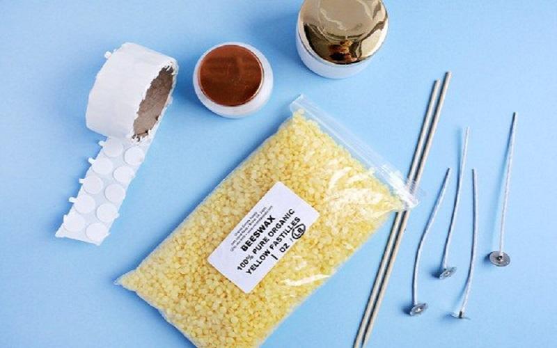 Khám phá cách tự tay tạo nến thơm từ sáp ong, một món quà ý nghĩa dành tặng người thân yêu của bạn.