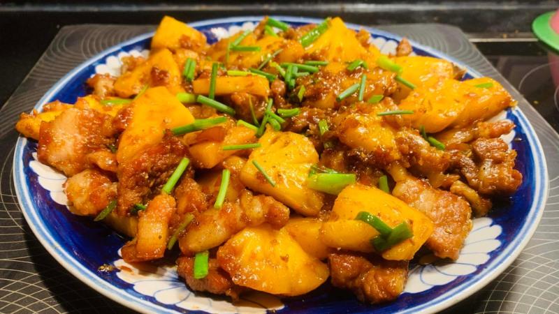 Khám phá ngay cách chế biến món thịt heo xào thơm ngon, đậm đà hương vị, giúp bữa cơm gia đình thêm phần hấp dẫn.