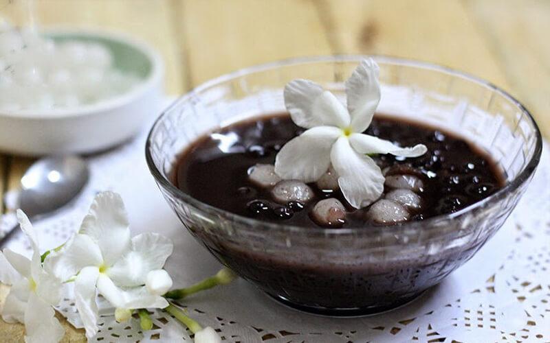 Khám phá cách làm chè đậu đen bột lọc thanh nhiệt cho cơ thể, vừa ngon miệng lại dễ thực hiện.