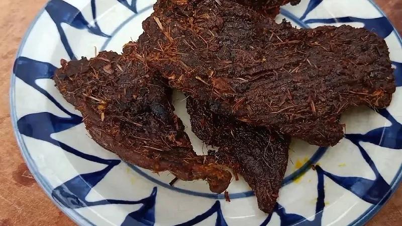Khám phá cách ướp và chế biến khô trâu thơm ngon, đảm bảo an toàn ngay tại nhà, giữ trọn vẹn hương vị đặc trưng của vùng Tây Bắc.