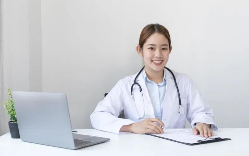 Hơn 10 bài thơ mừng Ngày Thầy thuốc Việt Nam 27/2 đầy cảm xúc và ý nghĩa