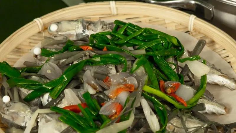Khám phá công thức làm món cá nục hấp hành tuyệt vời, thơm ngon và hấp dẫn.