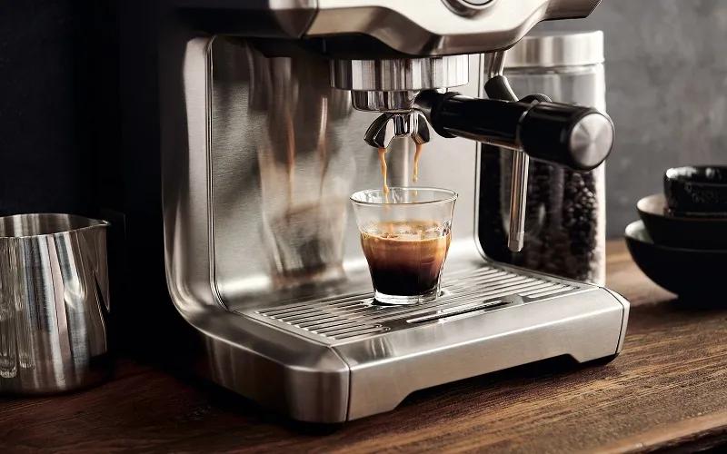 Máy pha cà phê là một công cụ hỗ trợ không thể thiếu cho những ai yêu thích cà phê. Vậy hiện nay có những loại máy pha cà phê nào phổ biến mà bạn nên biết?