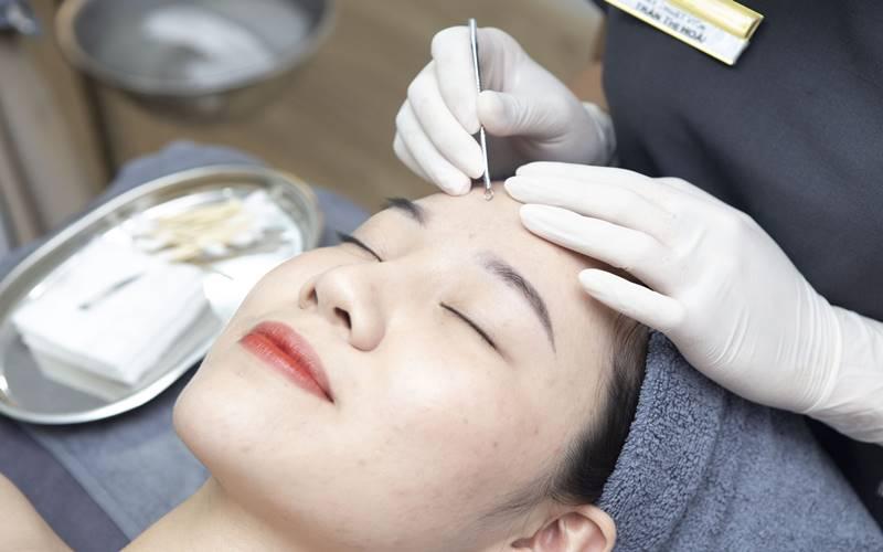 Sau khi nặn mụn, bạn cần biết cách chăm sóc da để tránh tổn thương và giúp da nhanh chóng phục hồi. Hãy cùng khám phá những phương pháp hiệu quả giúp làn da sáng khỏe và mịn màng.