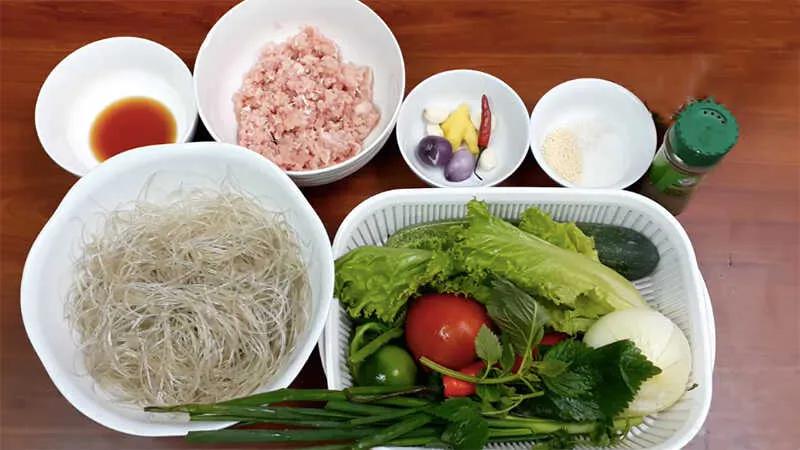 Hướng dẫn làm miến trộn chua ngọt dai giòn hấp dẫn tại nhà, đơn giản mà ngon miệng.