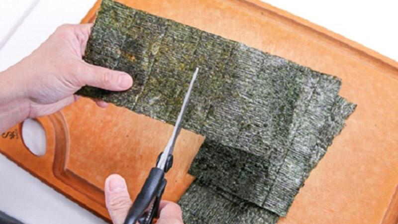 Hướng dẫn chế biến món rong biển cháy tỏi cực kỳ ngon miệng, không thể bỏ qua.