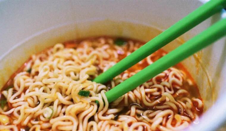 Với cách ăn đúng, bạn sẽ không phải lo lắng về những tác hại của mì gói.