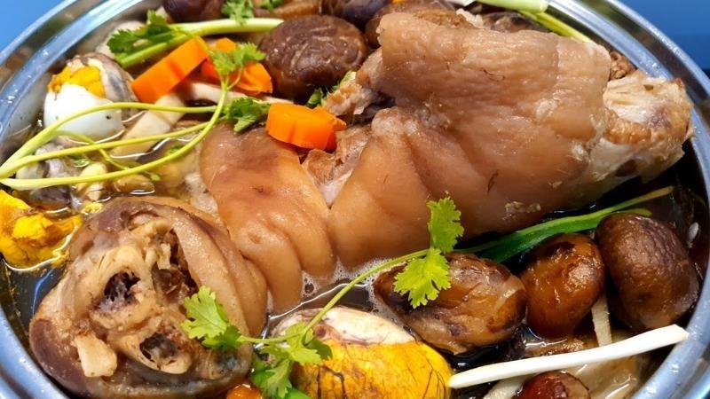 Chân giò hầm thuốc bắc không chỉ là món ăn ngon mà còn rất bổ dưỡng, phù hợp với mọi độ tuổi trong gia đình. Hãy cùng khám phá cách chế biến món ăn này ngay tại nhà!