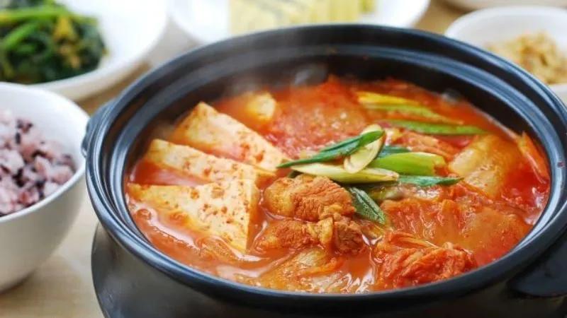 Khám phá 5 cách chế biến canh kim chi Hàn Quốc đậm đà, ngon miệng