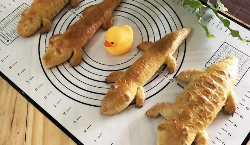 Khám phá cách làm bánh mì cá sấu độc đáo tại nhà, dễ dàng thực hiện với các bước đơn giản mà thú vị.