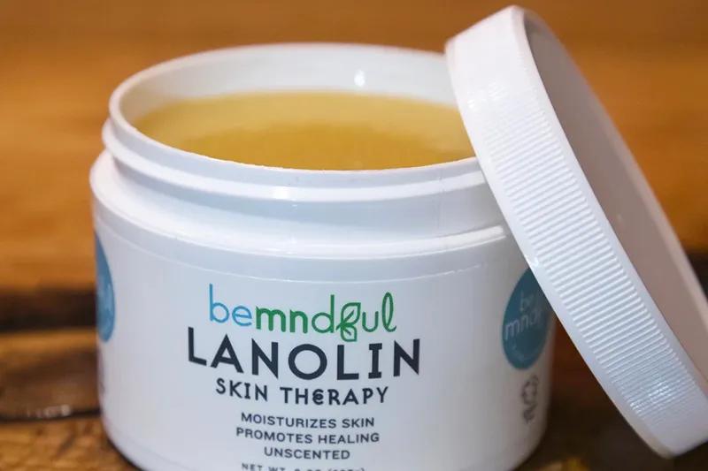 Lanolin là gì? Những công dụng đặc biệt của Lanolin trong mỹ phẩm