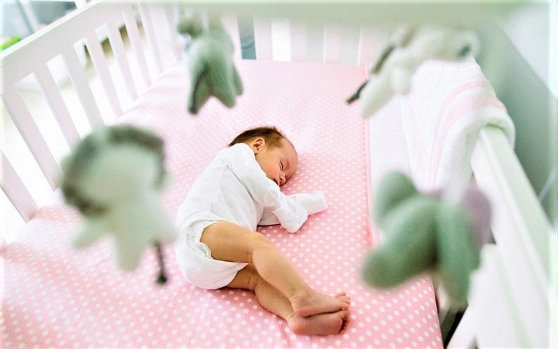 Lý do và phương pháp xử lý khi trẻ sơ sinh bị vặn mình