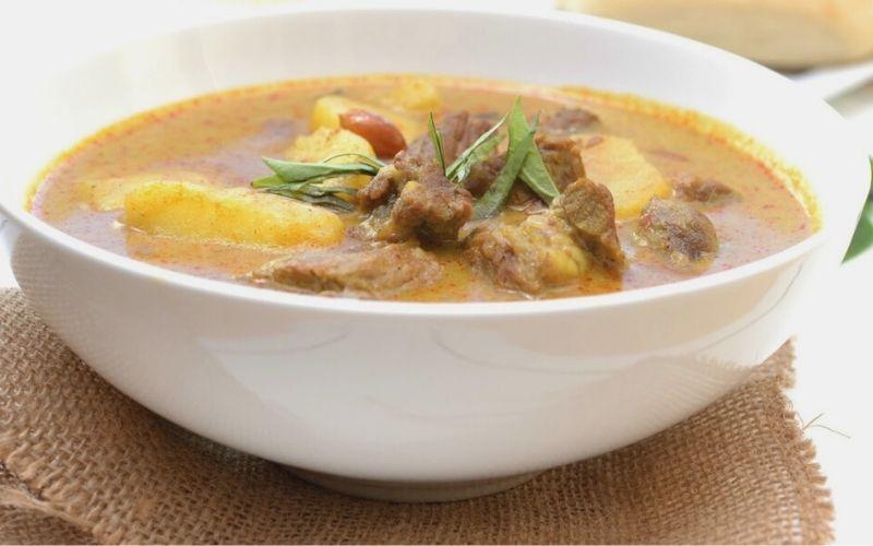 Khám phá cách chế biến cà ri Massaman đậm đà hương vị Thái Lan, một món ăn làm say lòng người ngay từ lần thưởng thức đầu tiên.