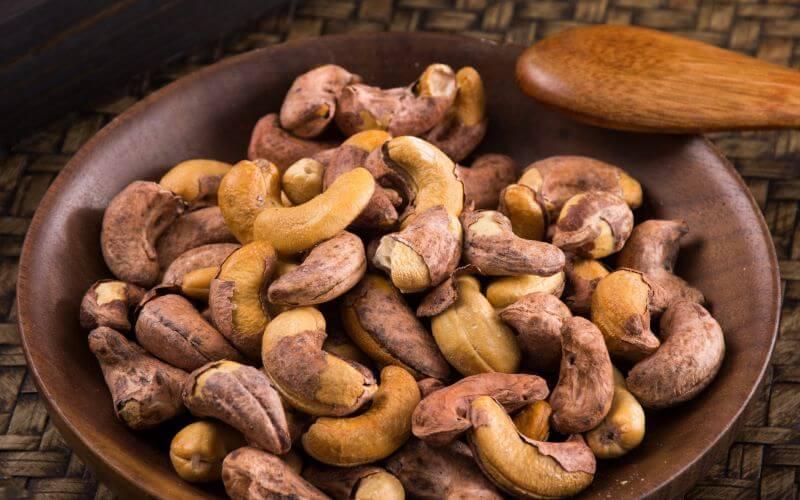 Hướng dẫn cách chế biến món hạt điều rang muối thơm ngon, dễ làm ngay tại nhà